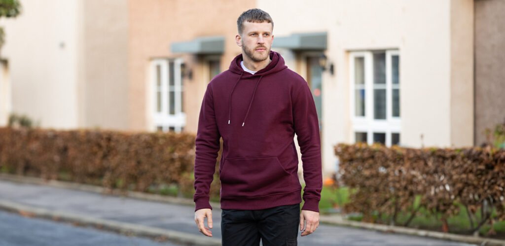 Model is 7'0"/213CM wearing a Maroon coloured size 2XLT 2t Pullover Tall Liam Hoodie.