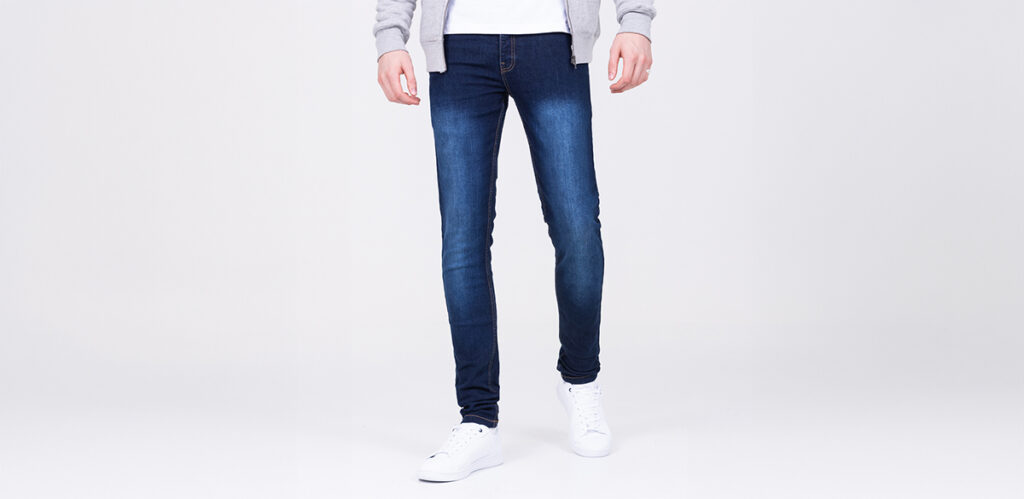 Model is 6'7"/201CM wearing the Denim shade size W34 L36 2t Slim Fit Tall Jeans.