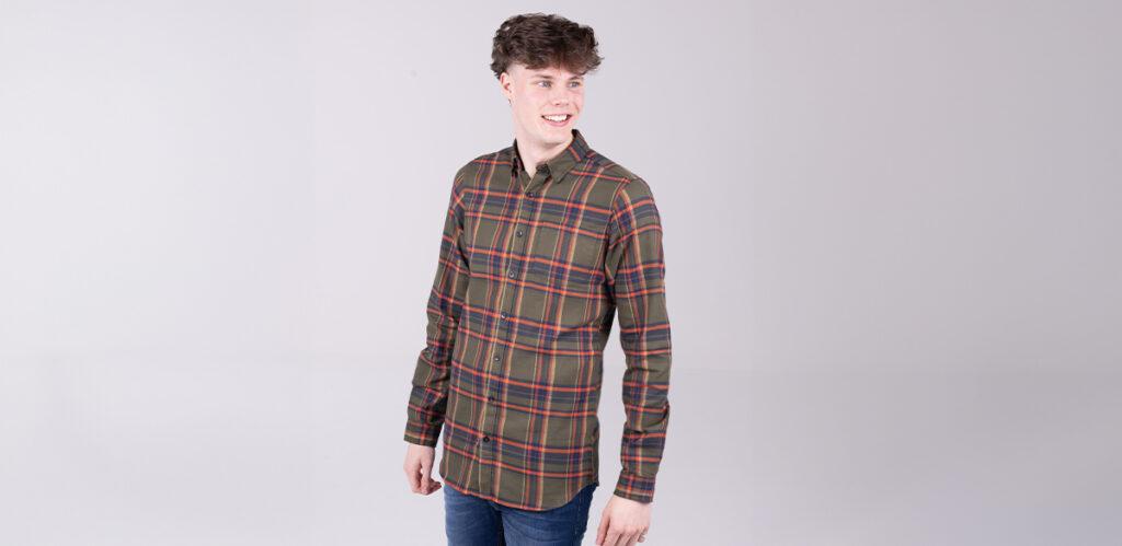 Model is 6'7"/201CM wearing the Olive coloured size LT 2t Slim Fit Tall Checked Shirt.